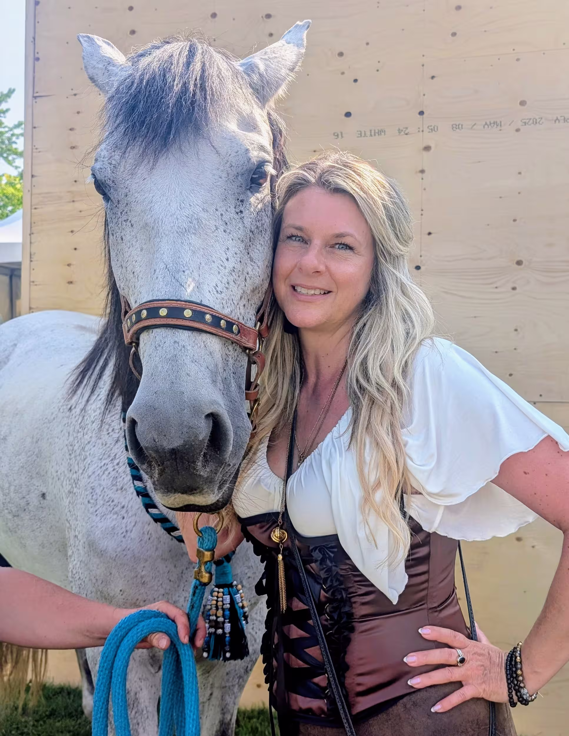 Sandra_Bouchard_avec_cheval_medieval